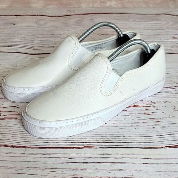 GAP White Leather Slip On Sneakers Size 8 - Picture 1 of 8